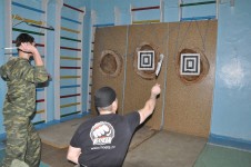 метание ножей, ,Несколько фотографий, рассказывающих про деятельность клуба по метанию ножей в Молдове 