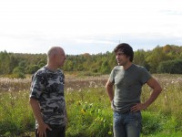 метание ножей, ,19 сентября 2015 года в деревне Сапегино (Московская область, Волоколамский район) был проведен дружеский турнир по метанию различных предметов. В программу соревнований вошли метание ножа, топора и малой пехотной лопатки лесенкой 3+4+5 метров, безоборотное метание с 4 метров, метание необычных предметов - гигантских гвоздей, пластин и необычных ножей, а также упражнение 
