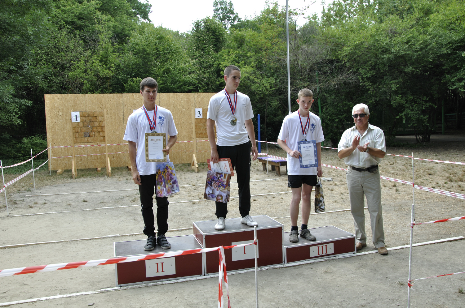метание ножей, ,Новороссийск, июль 2011 года. Чемпионат России по спортивному метанию ножа. Солнце, море и эмоции. 