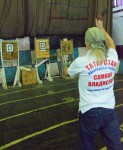 метание ножей, ,21 февраля 2015 года во Дворце спорта Авиационного завода (ул. Физкультурная,101) прошел XVII Фестиваль спортивных единоборств, посвященный Дню защитника отечества. На Фестивале были представлены такие виды спортивных единоборств, как самбо, каратэ, тхэквон-до, унифайт (метание ножа), кикбоксинг, рукопашный бой, джиу джитсу.
В рамках фестиваля проходил Открытый Областной турнир по «Универсальному бою»  упражнение «Спортивное метание ножа». Фото Громов Сергей 