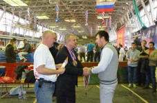 метание ножей, ,21 февраля 2015 года во Дворце спорта Авиационного завода (ул. Физкультурная,101) прошел XVII Фестиваль спортивных единоборств, посвященный Дню защитника отечества. На Фестивале были представлены такие виды спортивных единоборств, как самбо, каратэ, тхэквон-до, унифайт (метание ножа), кикбоксинг, рукопашный бой, джиу джитсу.
В рамках фестиваля проходил Открытый Областной турнир по «Универсальному бою»  упражнение «Спортивное метание ножа». Фото Громов Сергей 