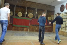 метание ножей, ,13  открытый Чемпионат и Первенство Самарской Государственной областной академии Наяновой по «Универсальному бою», упражнение спортивное метание ножа, 22  февраля 2015 г. Фото Громов Сергей 