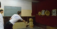 метание ножей, ,13  открытый Чемпионат и Первенство Самарской Государственной областной академии Наяновой по «Универсальному бою», упражнение спортивное метание ножа, 22  февраля 2015 г. Фото Громов Сергей 