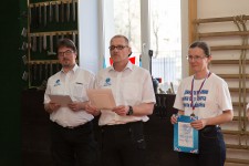 метание ножей, ,26-27 марта в Москве прошел Чемпионат Москвы по спортивному метанию ножа по правилам федерации Универсального боя. Всего было более 40 метателей.
Борьба получилась необычайно упорной, судьба сразу нескольких наград была определена при равном количестве набранных очков по последней серии. Предлагаю фотографии прошедшего турнира от Анны Кортуновой. 