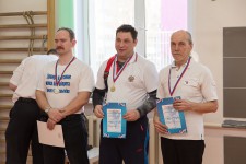 метание ножей, ,26-27 марта в Москве прошел Чемпионат Москвы по спортивному метанию ножа по правилам федерации Универсального боя. Всего было более 40 метателей.
Борьба получилась необычайно упорной, судьба сразу нескольких наград была определена при равном количестве набранных очков по последней серии. Предлагаю фотографии прошедшего турнира от Анны Кортуновой. 
