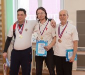 метание ножей, ,26-27 марта в Москве прошел Чемпионат Москвы по спортивному метанию ножа по правилам федерации Универсального боя. Всего было более 40 метателей.
Борьба получилась необычайно упорной, судьба сразу нескольких наград была определена при равном количестве набранных очков по последней серии. Предлагаю фотографии прошедшего турнира от Анны Кортуновой. 