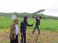 метание ножей, ,11 июня в деревне Сапегино Волоколамского района Московской области прошел интересный турнир по метанию различных предметов. Собралось 28 участников, в целом состав получился очень представительный.
Метали топоры, лопаты, ножи, гвозди, отвертки, ножницы, иглы, пластины и другие предметы. В неподвижные и качающиеся мишени.
Несколько фотографий. 