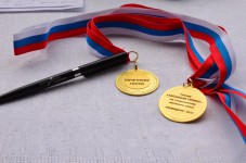 метание ножей, ,10-11 мая 2014 года в доме отдыха Космодром, недалеко от подмосковного Пушкино прошел Третий Звездный турнир по спортивному метанию ножа. 
Отличная организация: все было подготовлено отменно и соревнование доставило огромное удовольствие! А душевная атмосфера дала большой позитивный настрой участникам и зрителям!
Кроме этого, шесть стендов повысили динамику проведения соревнований . Расположение их выбрано отлично : солнце уже не будет докучать спортсменам в любое время дня.
Огромное спасибо за праздник ! 
