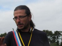 метание ножей, ,23-25 августа во французском городе Каллак прошел первый чемпионат мира по версии Европейской ассоциации метателей ножей. Это был настоящий праздник метания - съехалось более 150 участников. На центральном стадионе города стояло 12 стендов для основных упражнений и еще столько же для дополнительных. Финалы проходили в присутствии более 500 зрителей. Прекрасно организованное пространство, где и участники и зрители чувствовали себя свободно и комфортно.
Большое спасибо организаторам! 