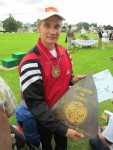 метание ножей, ,23-25 августа во французском городе Каллак прошел первый чемпионат мира по версии Европейской ассоциации метателей ножей. Это был настоящий праздник метания - съехалось более 150 участников. На центральном стадионе города стояло 12 стендов для основных упражнений и еще столько же для дополнительных. Финалы проходили в присутствии более 500 зрителей. Прекрасно организованное пространство, где и участники и зрители чувствовали себя свободно и комфортно.
Большое спасибо организаторам! 