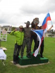 метание ножей, ,23-25 августа во французском городе Каллак прошел первый чемпионат мира по версии Европейской ассоциации метателей ножей. Это был настоящий праздник метания - съехалось более 150 участников. На центральном стадионе города стояло 12 стендов для основных упражнений и еще столько же для дополнительных. Финалы проходили в присутствии более 500 зрителей. Прекрасно организованное пространство, где и участники и зрители чувствовали себя свободно и комфортно.
Большое спасибо организаторам! 