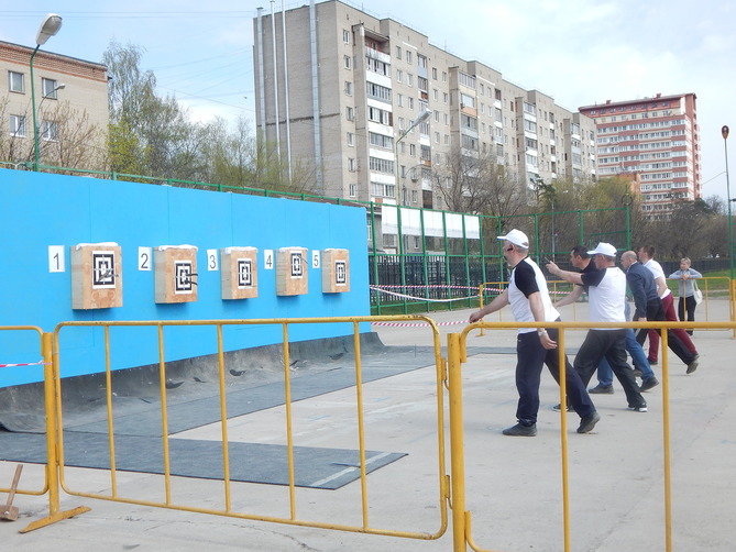 метание ножей, ,1-2 мая 2016 года в городе Пушкино Московской области прошел пятый Звездный турнир по метанию ножа. В этом году в соревнованиях приняли участие более 70 метателей из разных городов и даже стран! Победители определялись в очень упорной и суровой борьбе. Большой фотоотчет о прошедшем событии. 