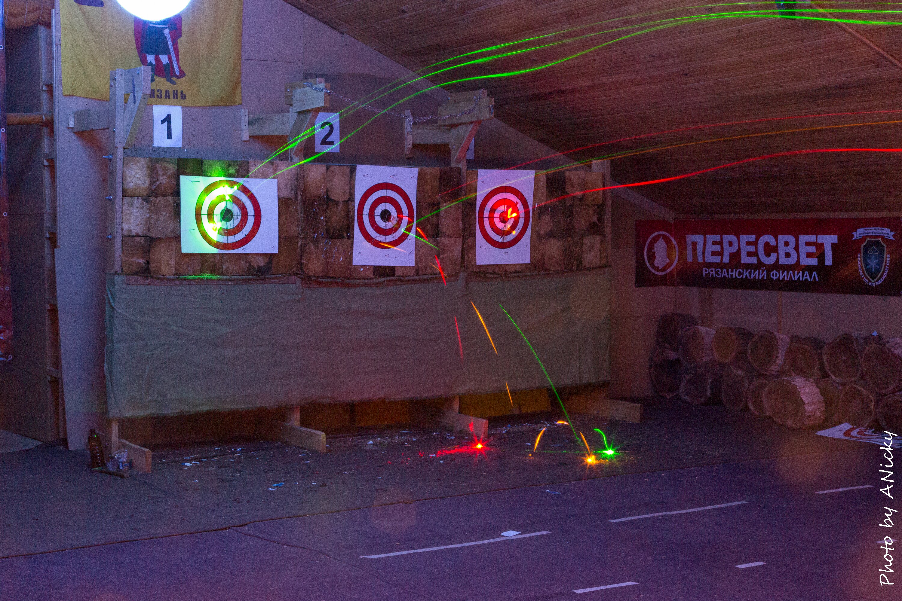 метание ножей, ,28-29 January in Ryazan was held throwing tournament  with a very interesting and varied exercises. Throwers prompted to hit the target with knives and axes in the dark, at speed, in different techniques. Photos from Anna Kortunova 