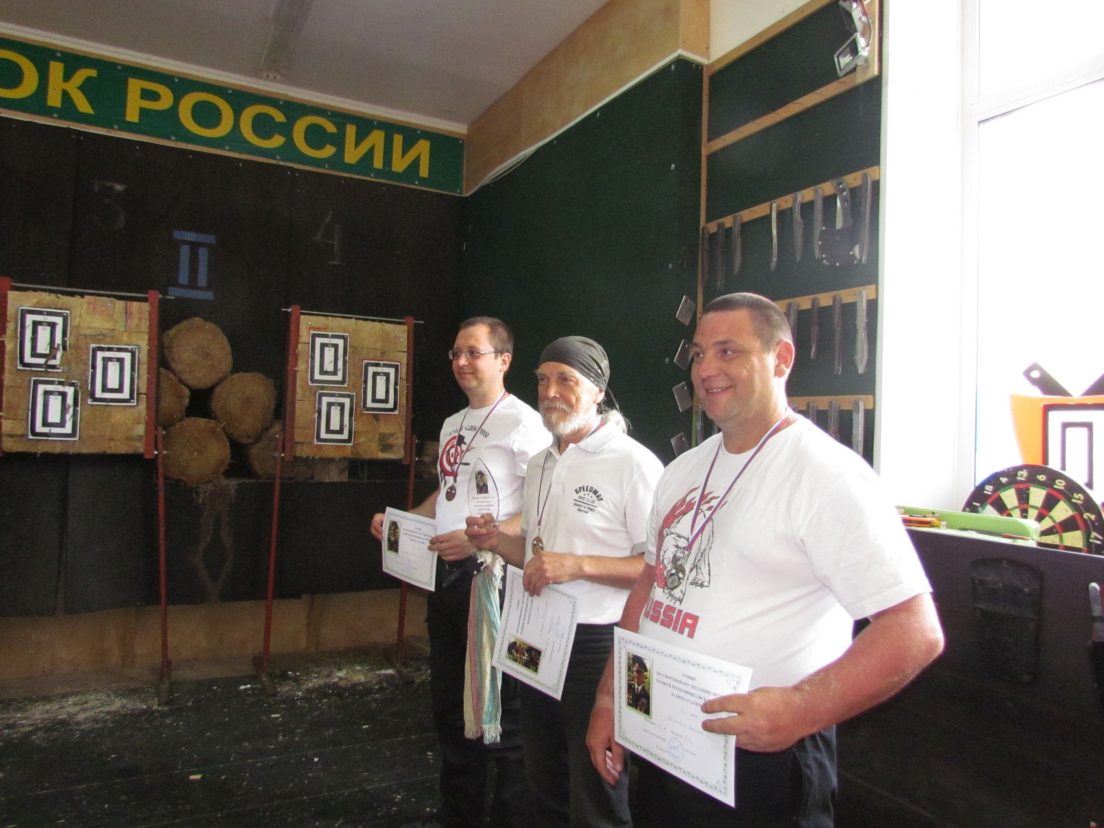 метание ножей, ,3-4 июня прошел турнир памяти Вадима Раллева, бойца спецназа, скончавшегося от ран в прошлом году. На турнире присутствовала его дочь, Анна. Соревнования являются третьим этапом Кубка России по спортивному метанию ножа. 
